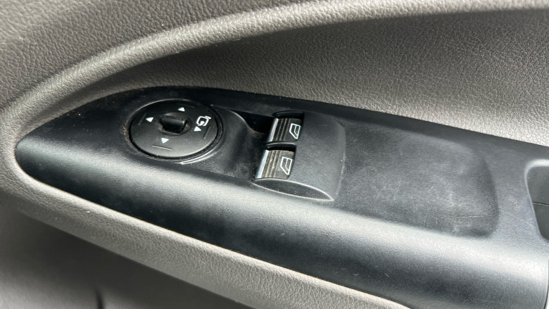 Ford Transit Connect 250 L2 Diesel 1.5 EcoBlue 100ps Limited Van